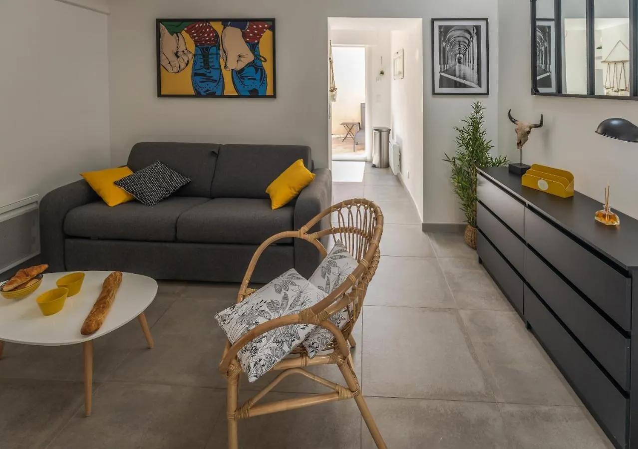Apartment Appartement Terrasse Climatise Calme En Centre-Ville L'Isle-sur-la-Sorgue