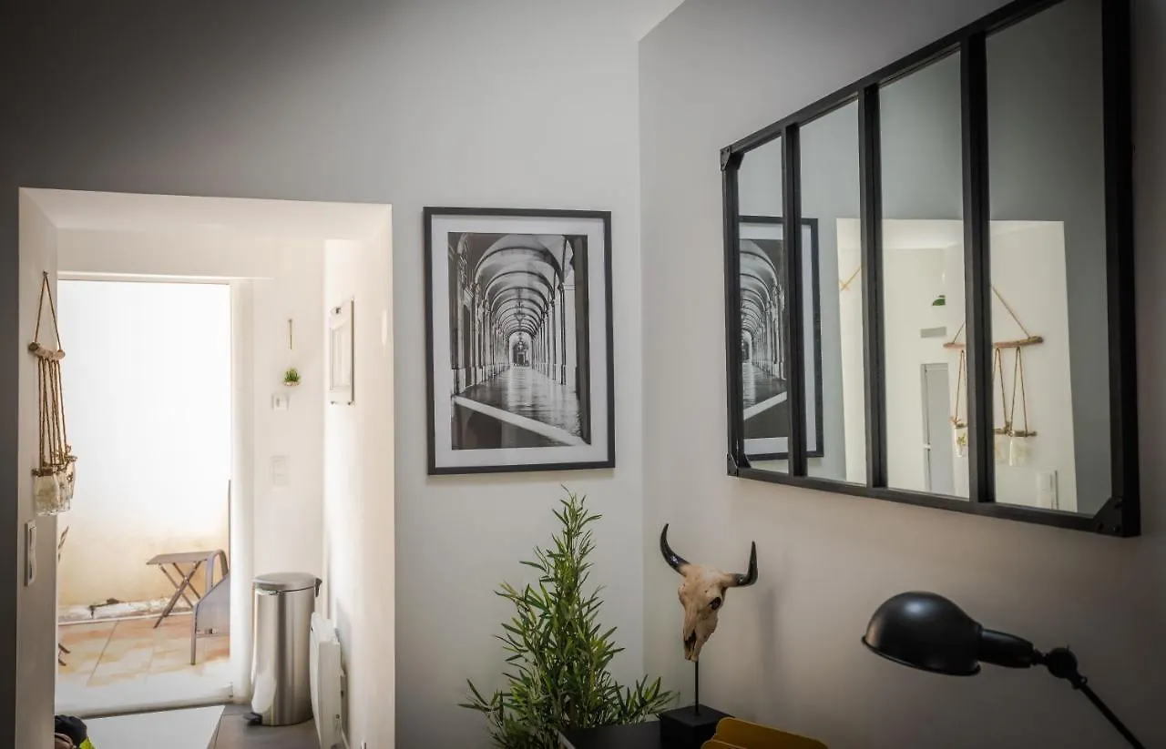 Appartement Terrasse Climatise Calme En Centre-Ville L'Isle-sur-la-Sorgue 0*,  France