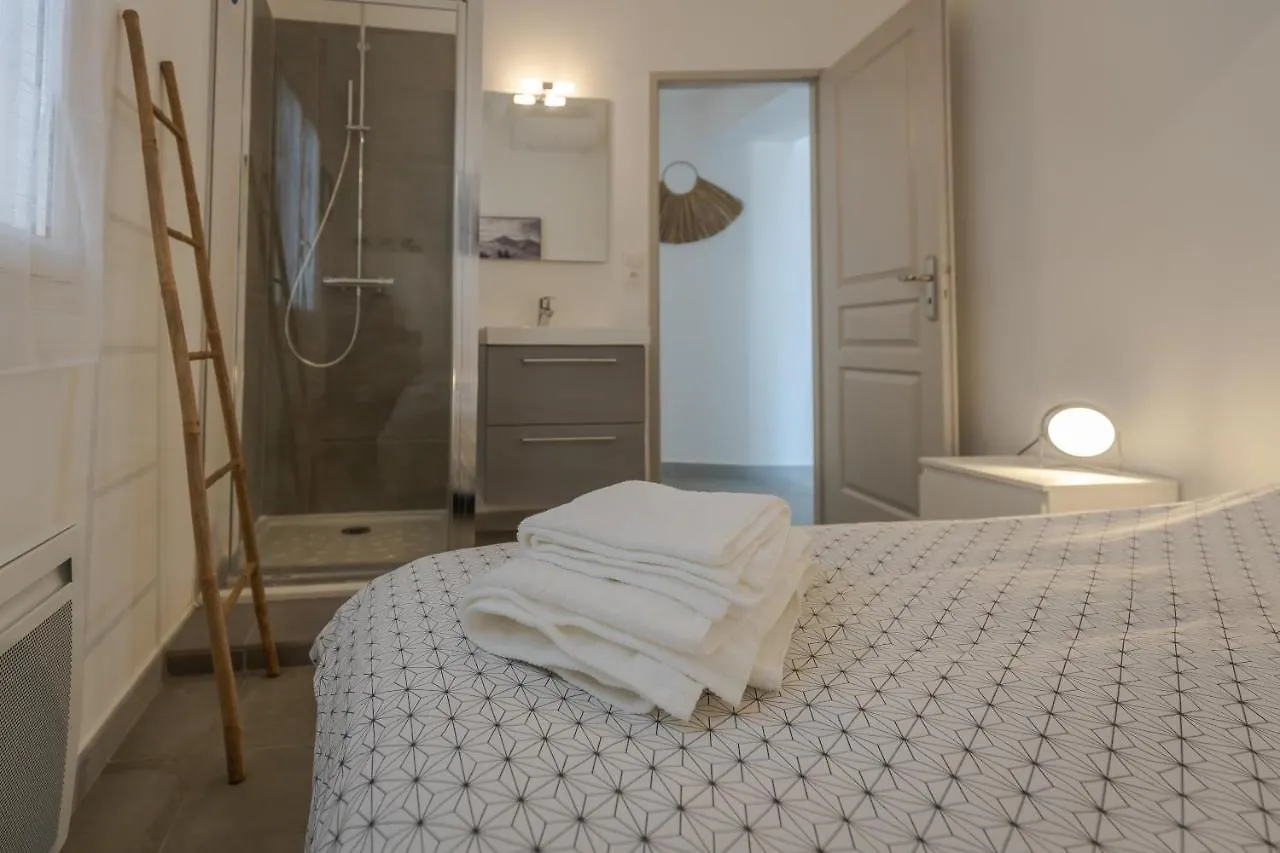 Appartement Terrasse Climatise Calme En Centre-Ville L'Isle-sur-la-Sorgue Apartment