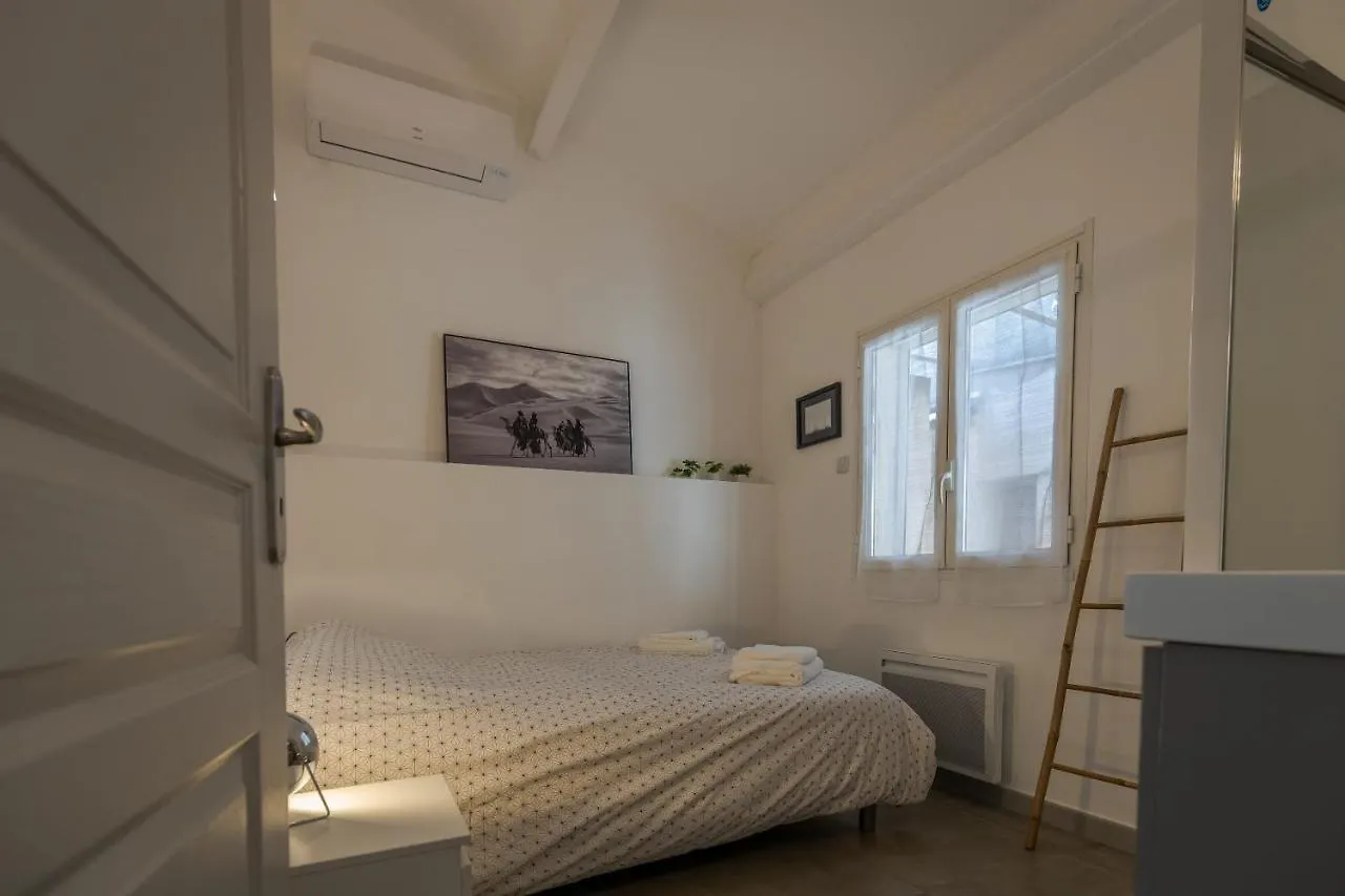 Apartment Appartement Terrasse Climatise Calme En Centre-Ville L'Isle-sur-la-Sorgue France