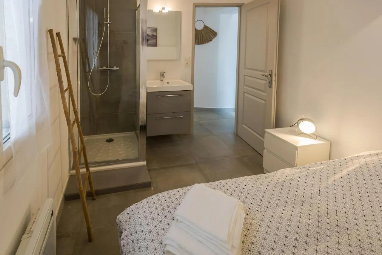 Appartement Terrasse Climatise Calme En Centre-Ville L'Isle-sur-la-Sorgue Apartment